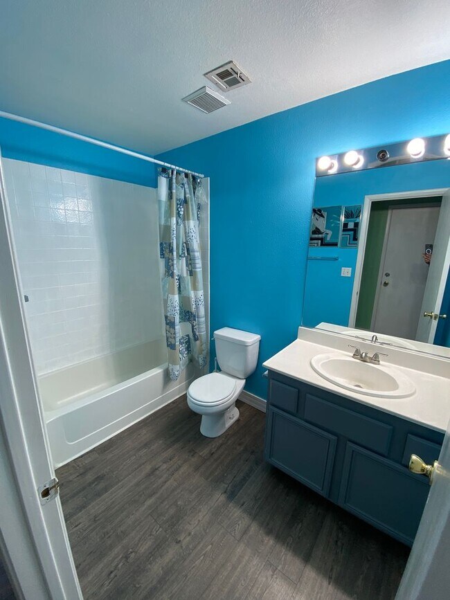 Building Photo - AMERICANA Property Mgmt - Gated 2beds -2baths Townhouse in Spring Valley