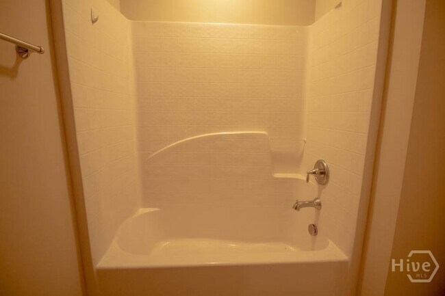 Building Photo - 127 Ventura Pl