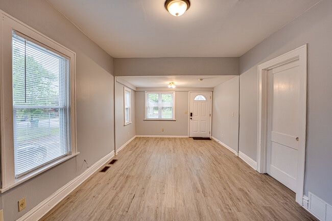 Building Photo - 1108 Magnolia Ave