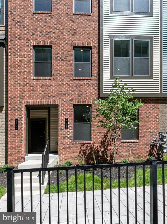 Building Photo - 2328 Water Promenade Ave