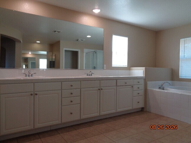 Building Photo - 6721 Princessa Dr