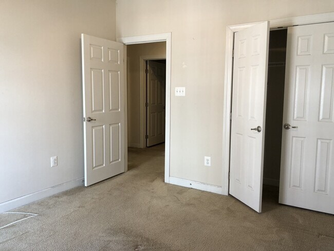 Building Photo - 2 Level Townhouse/condo with one car garage in the Watkins Mill Town Center