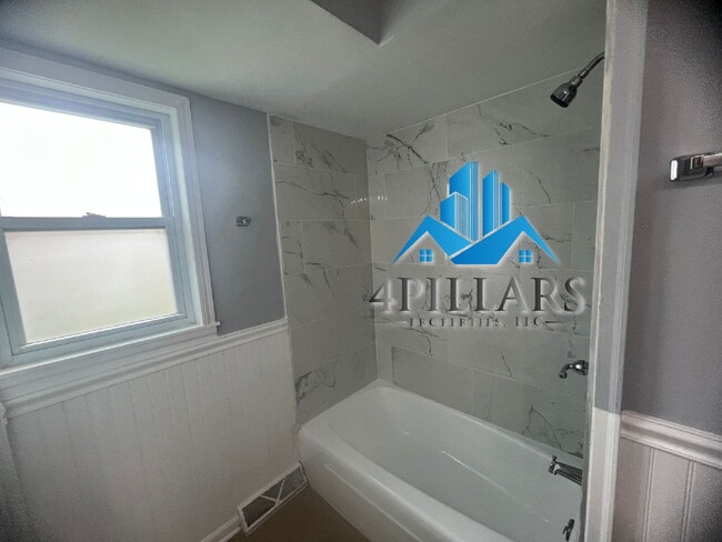 Building Photo - "Charming 2-Bedroom Gem with Finished Basement & Gleaming Hardwood Floors in Hammond!"