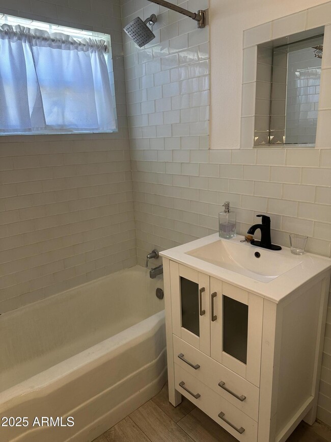 Building Photo - 3112 E Cypress St