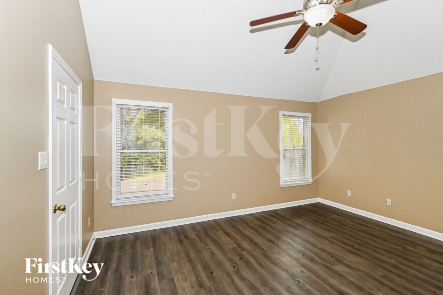Building Photo - 844 Tropicana Dr E