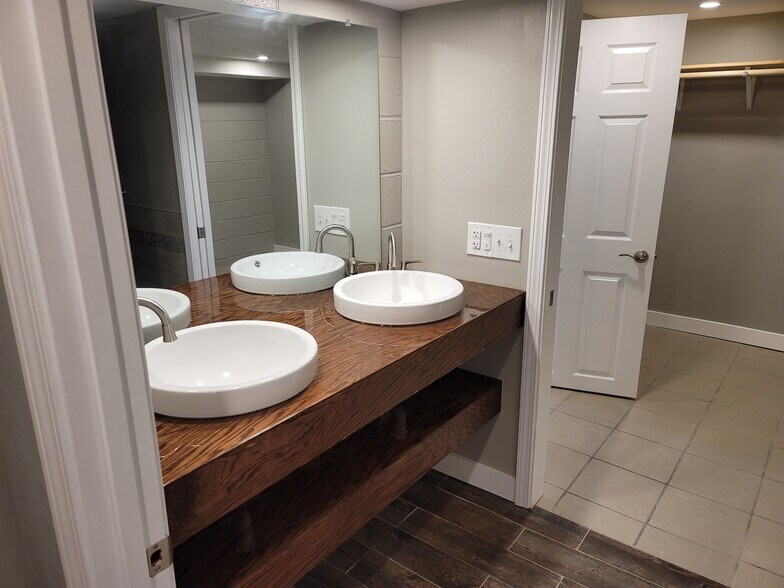 Main bathroom with double sinks & pocket door - 329 1/2 S Hocker Ave