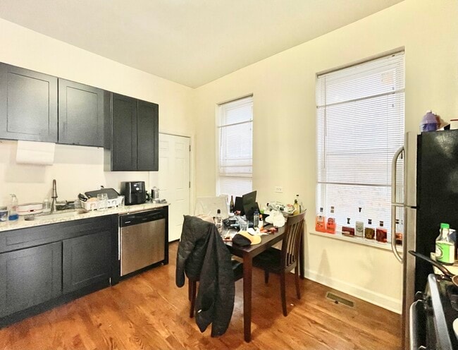 Building Photo - 1629 S Throop St