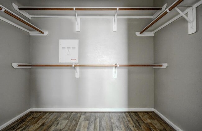 Building Photo - 7547 Oakwood Canyon Dr