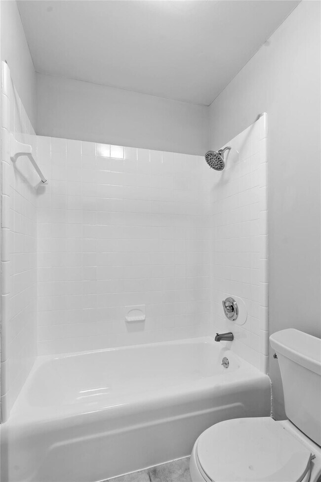 Building Photo - 140 Cypress Club Dr