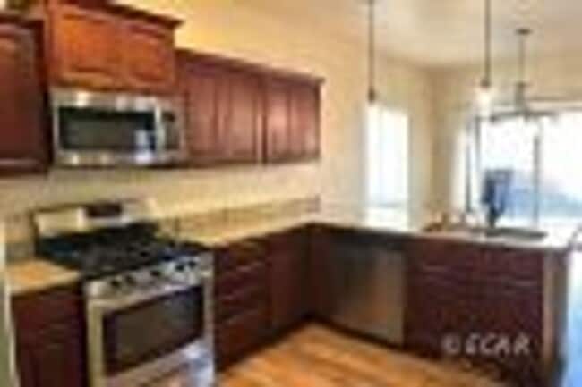 Building Photo - Newer Home in Elko