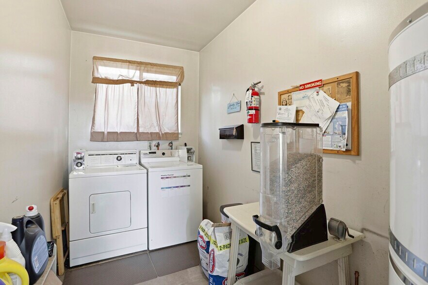 Building Photo - 2105 Royal Dr