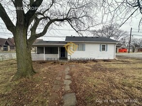 Building Photo - 2300 1/2 S A St.-