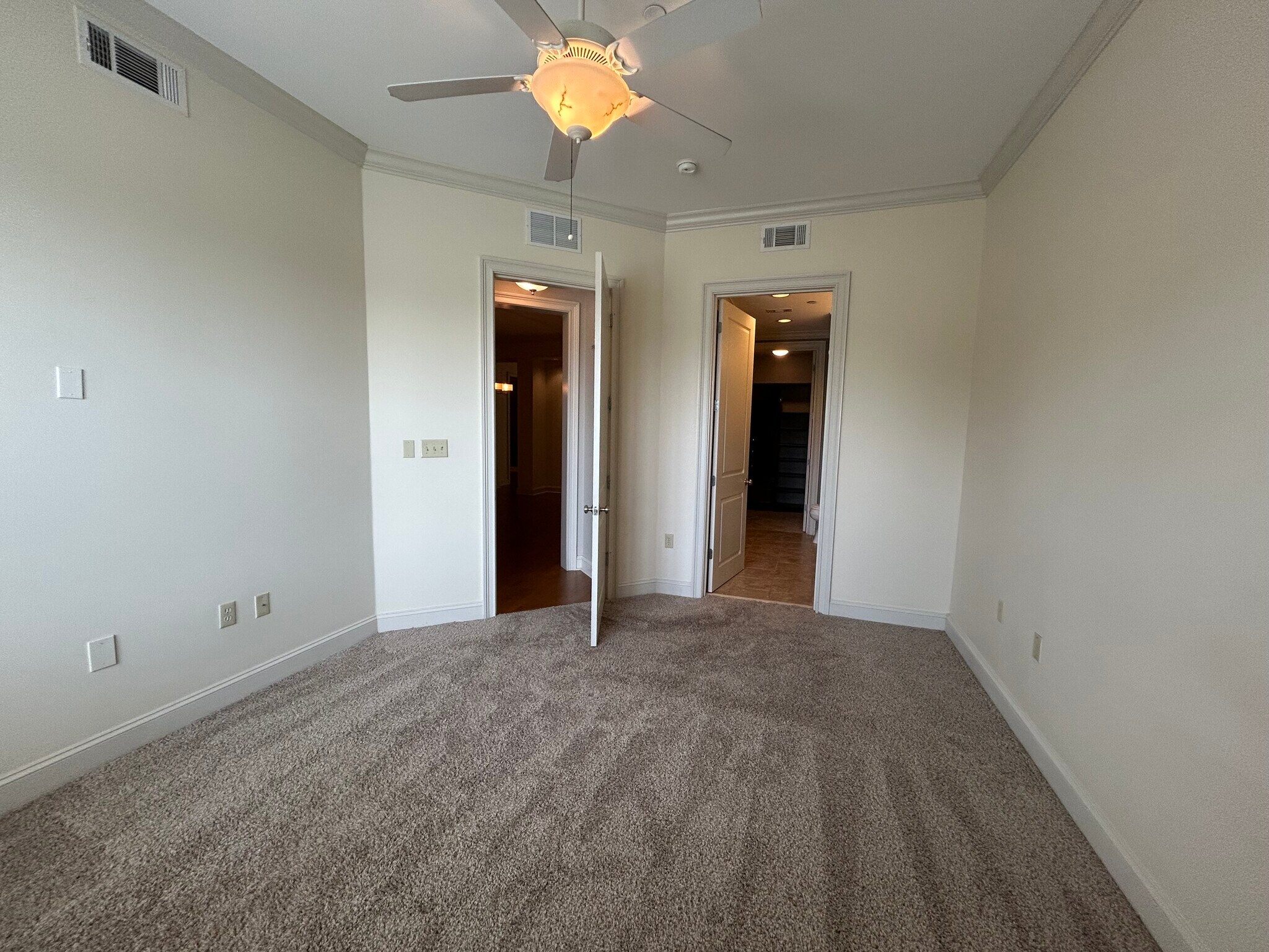 Building Photo - 5194 Lexington Club Cv