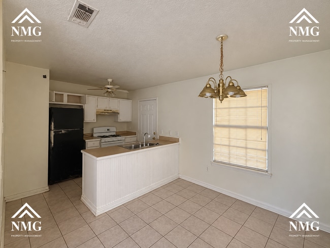 Building Photo - 1755 Brookhollow Cir