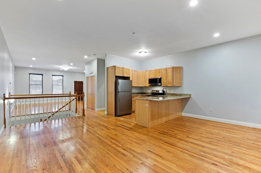 Building Photo - 877 Harrison Ave