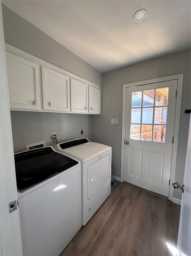 Building Photo - 17707 Moss Point Dr