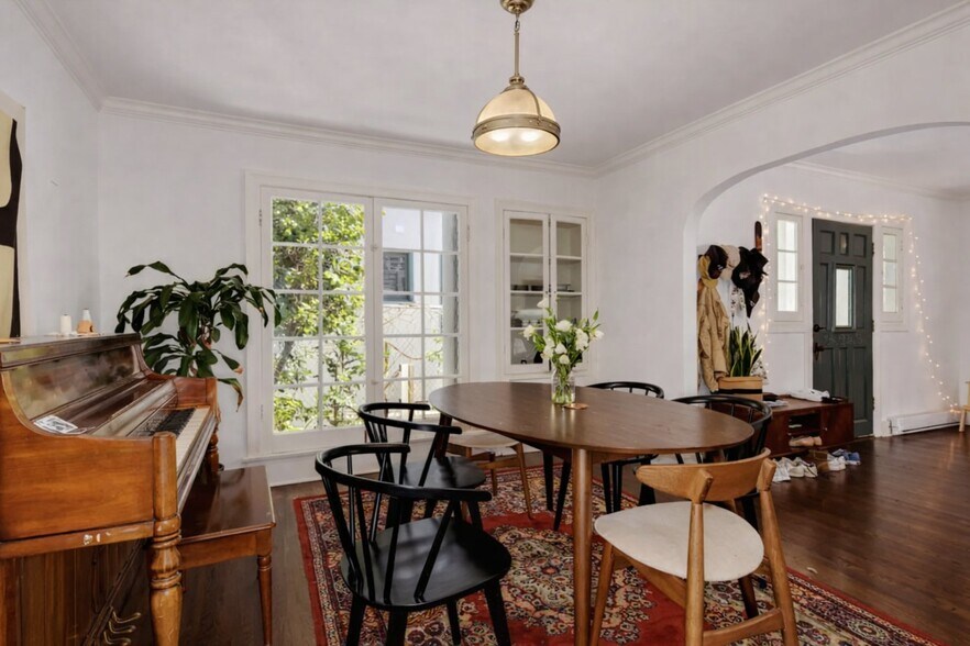 Building Photo - 2345 W 21st St