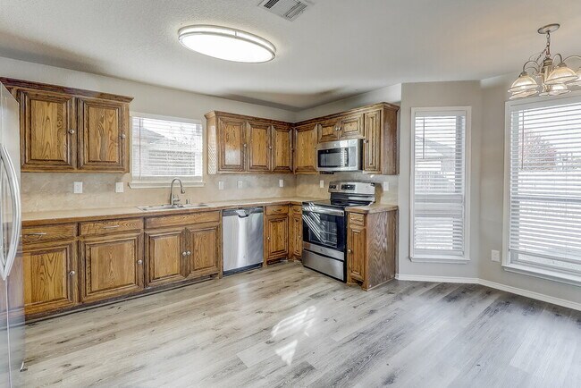 Building Photo - 903 Grouse Rd