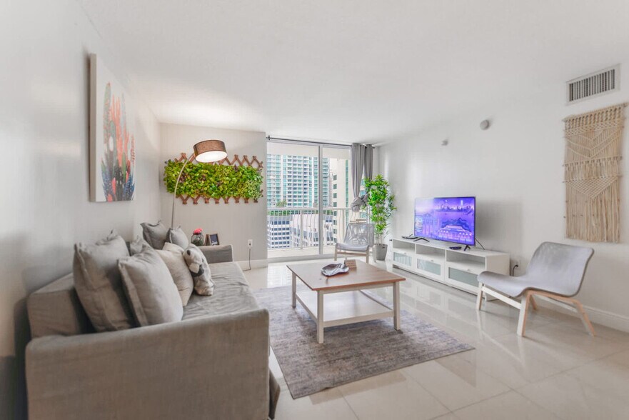Primary Photo - 1200 Brickell Bay Dr