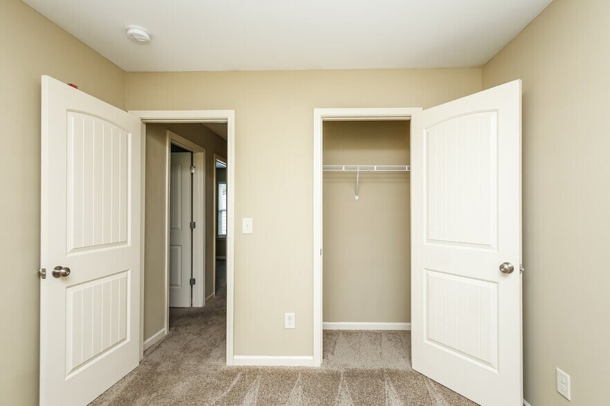 Building Photo - 466 Hill Crest Cir