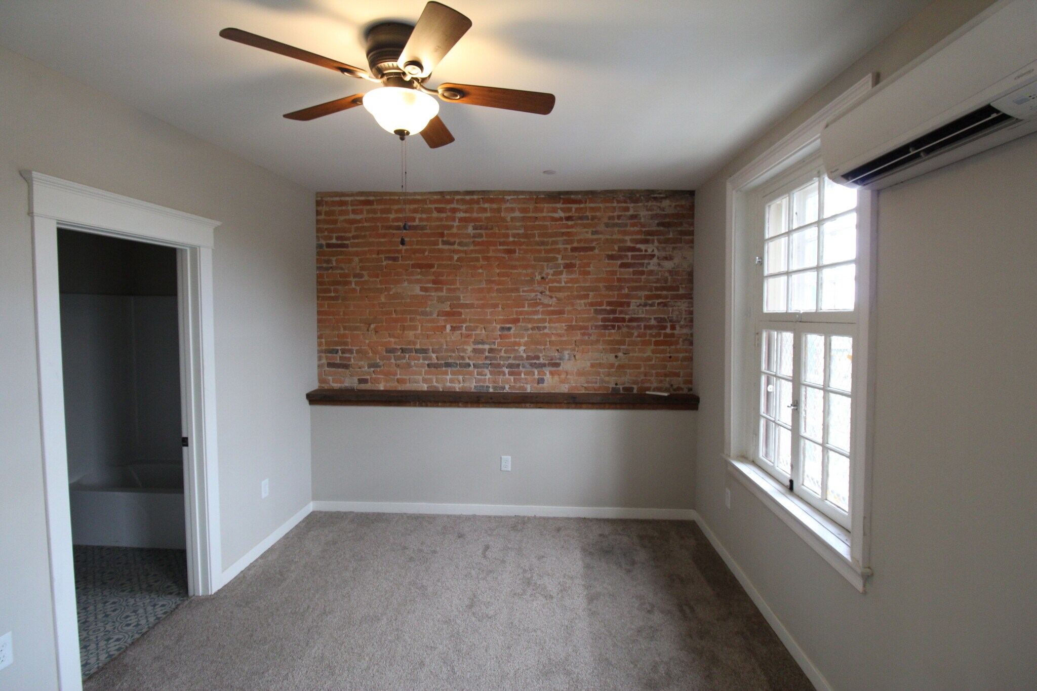 Building Photo - 235 W Main St