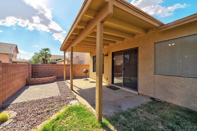 Building Photo - 3067 W Country Hill Dr
