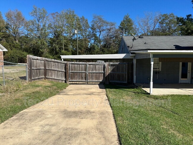 Building Photo - 776 Lee Rd 222