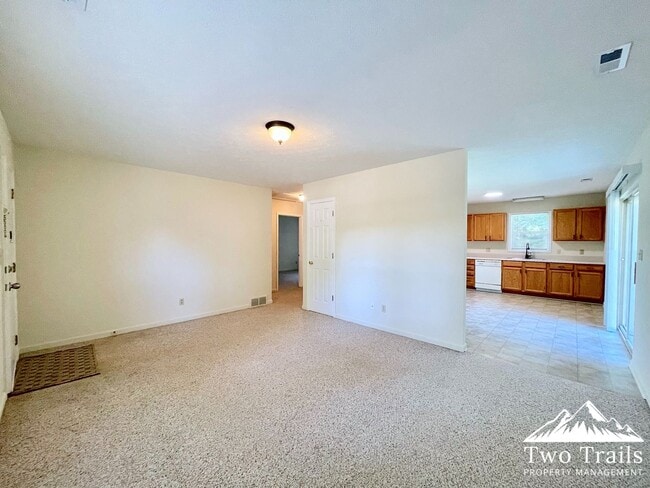 Building Photo - 707 Farmington Cir