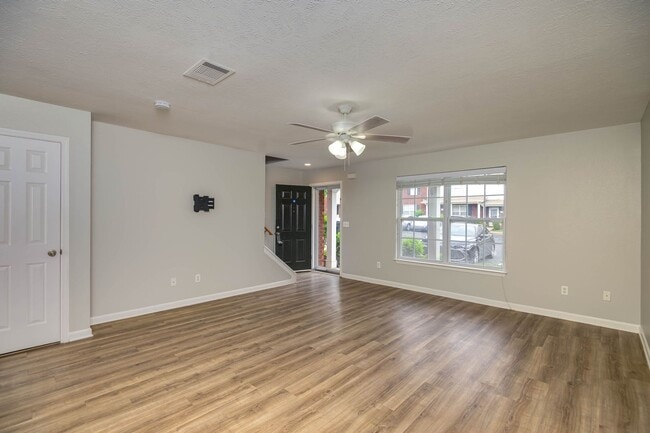 Building Photo - Lee Crossing Neighborhood, Easy access to ...