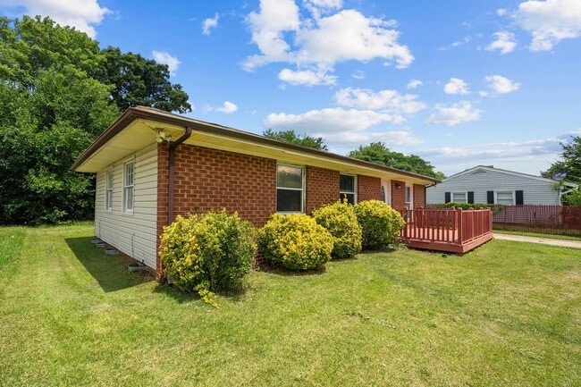 Building Photo - Fantastic 3 Bedroom Ranch home in SE Ralei...
