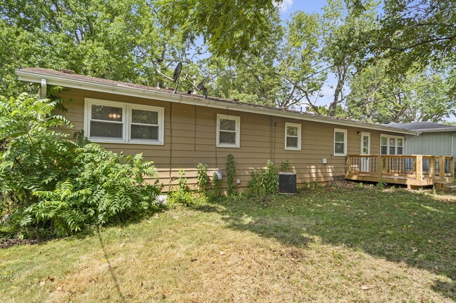 Building Photo - 2302 S Hampton Ave