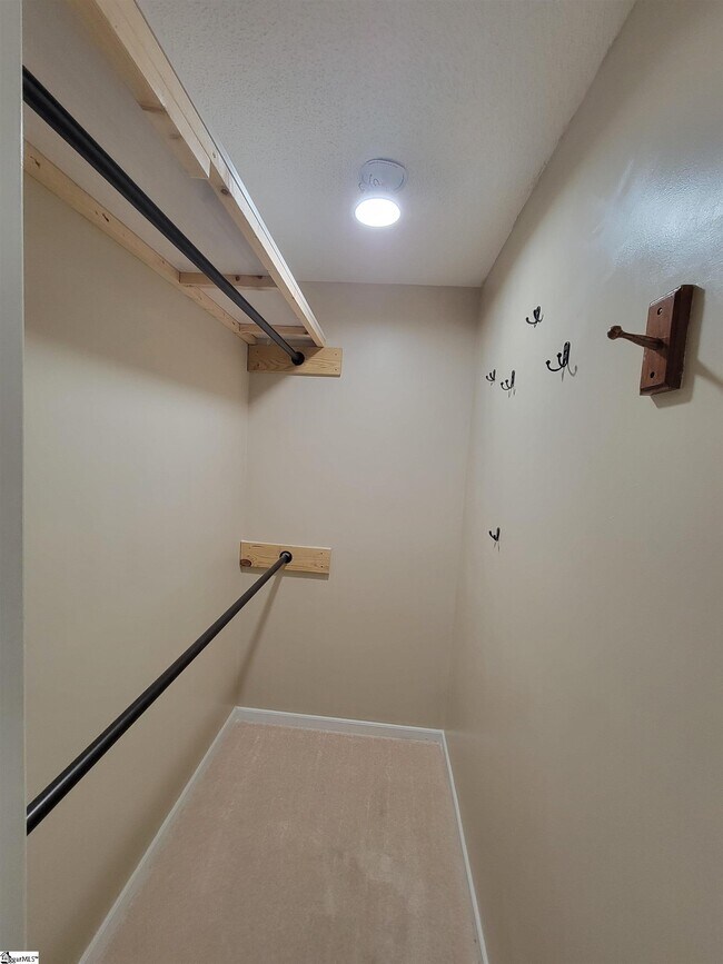 Building Photo - 503 Hillandale Rd