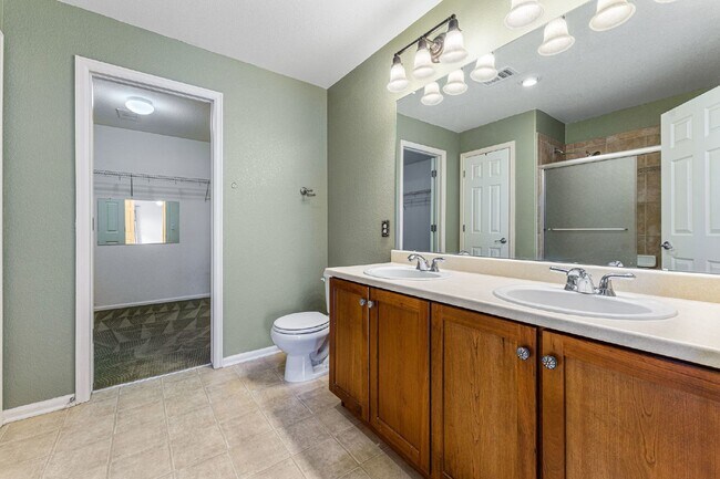 Building Photo - Lovable 3 Bed, 2.5 Bath Single Family Thor...