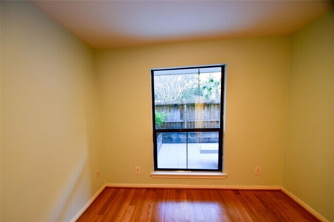 Building Photo - 1601 S Shepherd Dr