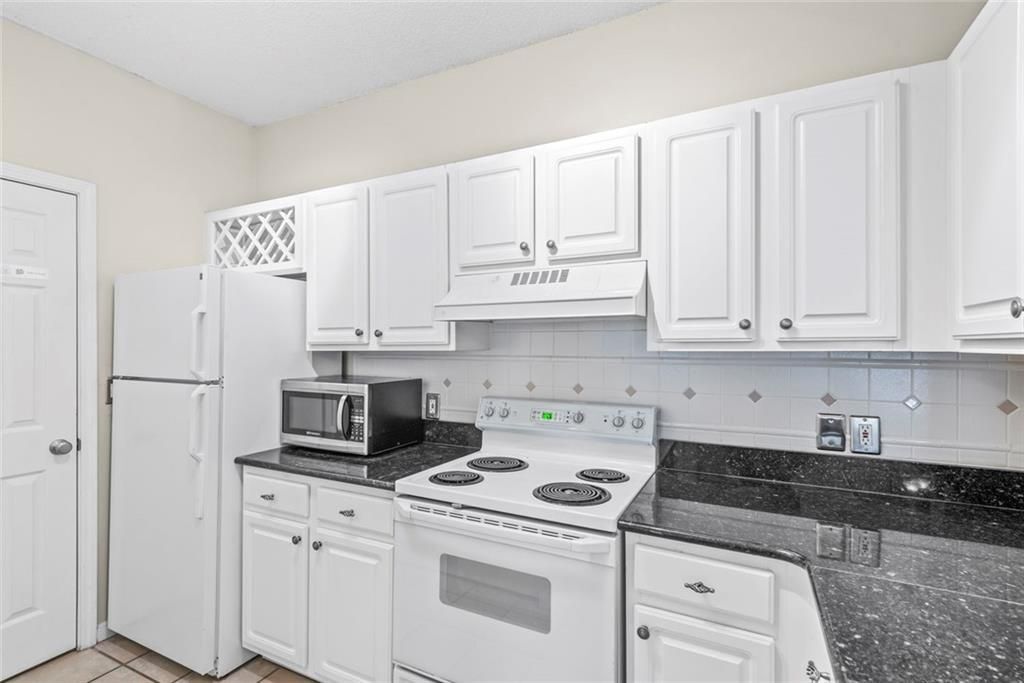 Building Photo - 955 Juniper St NE