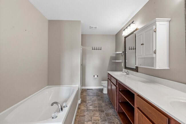 Building Photo - Spacious 3-Bed, 3-Bath Home in Wentzville