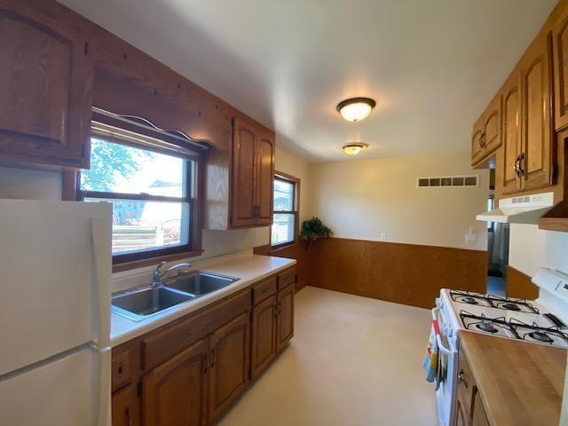 Building Photo - 215 N Pine St