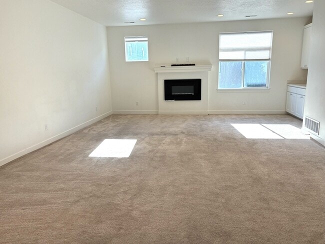 Building Photo - 3883 Komenda Ct
