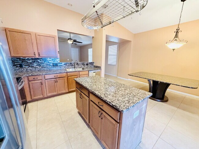 Building Photo - Spacious 3-Bedroom Home with 2 Full Baths in Charming Mulberry Home with Outdoor Kitchen!