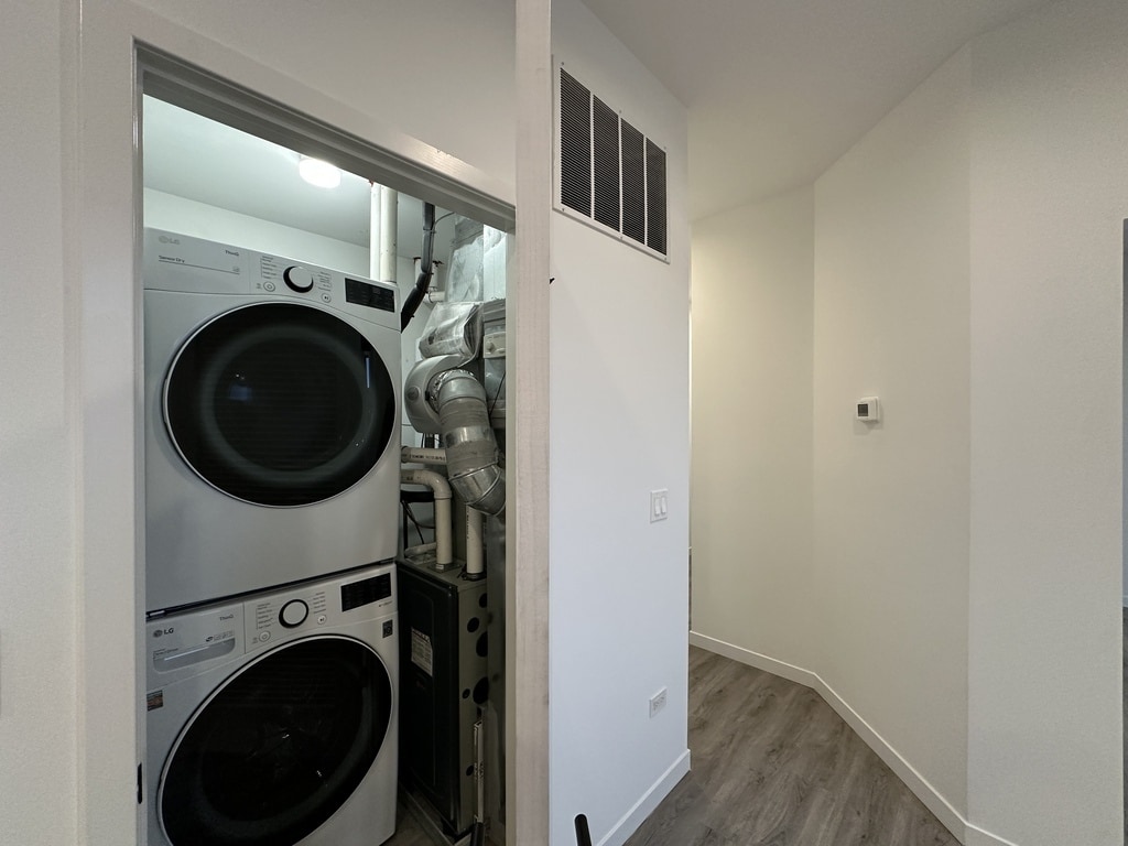 Building Photo - 2743 W Division St