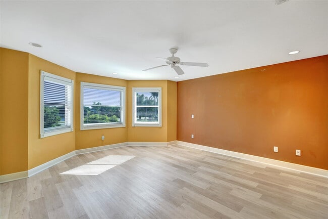 Building Photo - 10902 Tamoron Ln