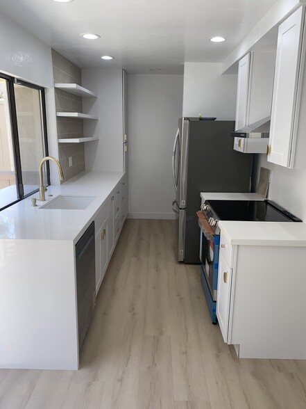 Building Photo - 2742 Ariane Dr