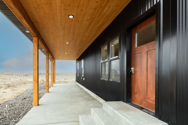 Building Photo - L2422OY