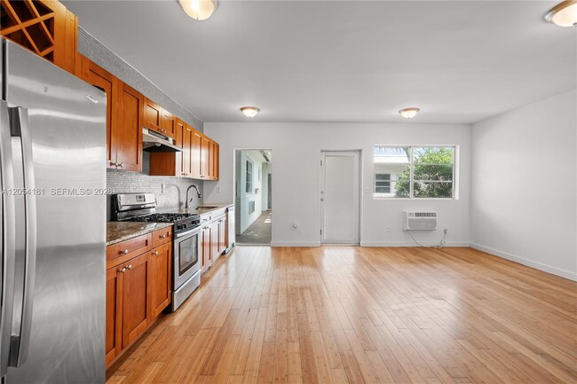 Building Photo - 7950 Tatum Waterway Dr