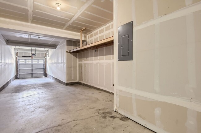 Building Photo - Newly Updated 3 Bedroom, 2 Bath Townhome I...