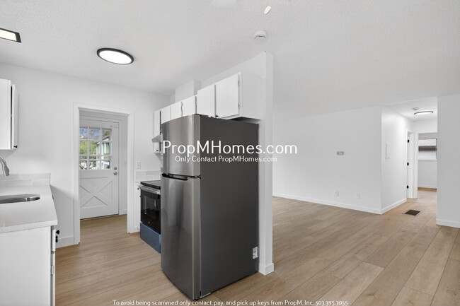 Building Photo - Updated Second-Story Two Bedroom Home In Beaverton!