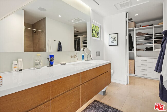 Building Photo - 165 Mabery Rd