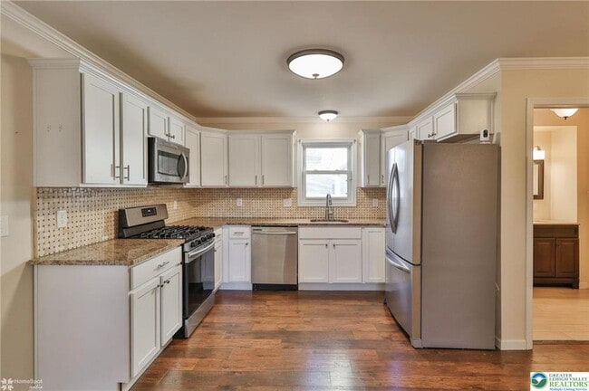 Building Photo - 2811 Kingsview Ave