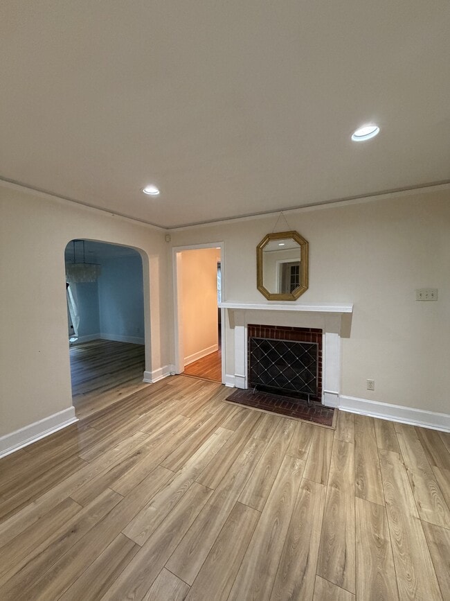 Building Photo - 1206 E 52nd St