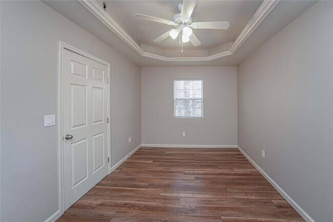 Building Photo - 10700 Deer Hill Dr